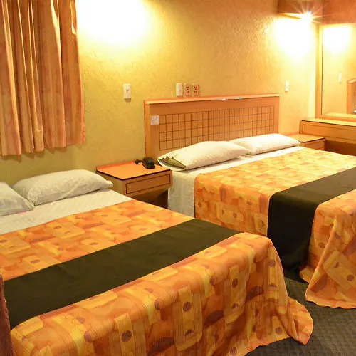 Capital O Hotel Valencia Puebla 2*,