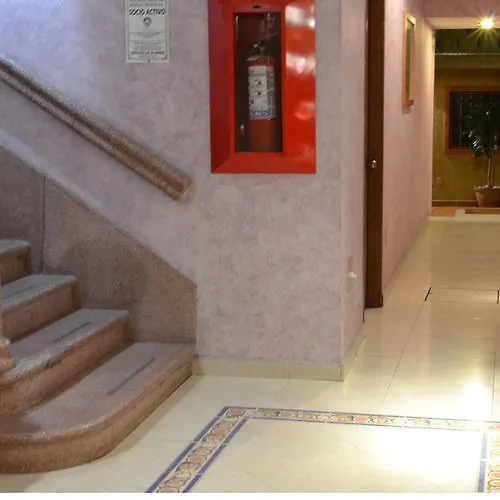 Capital O Hotel Valencia Puebla 2*,